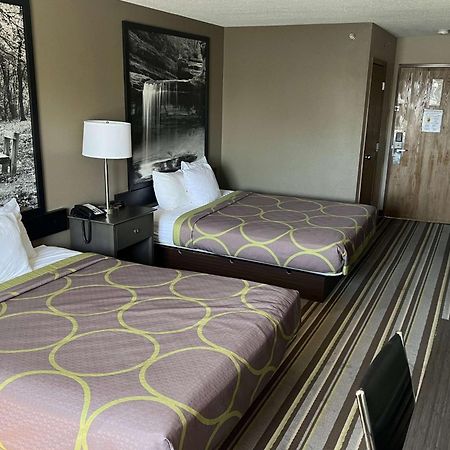 Super 8 By Wyndham Yorkville Luaran gambar