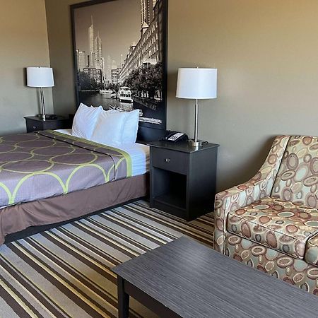 Super 8 By Wyndham Yorkville Luaran gambar