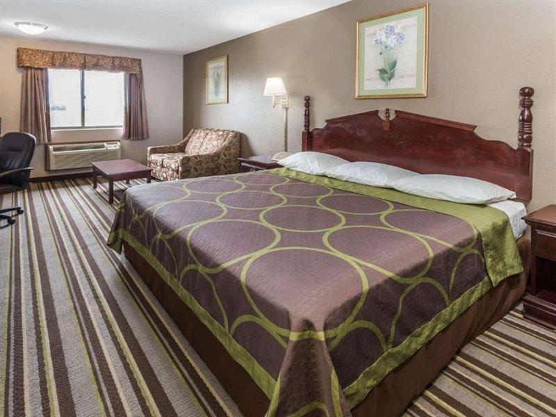 Super 8 By Wyndham Yorkville Luaran gambar