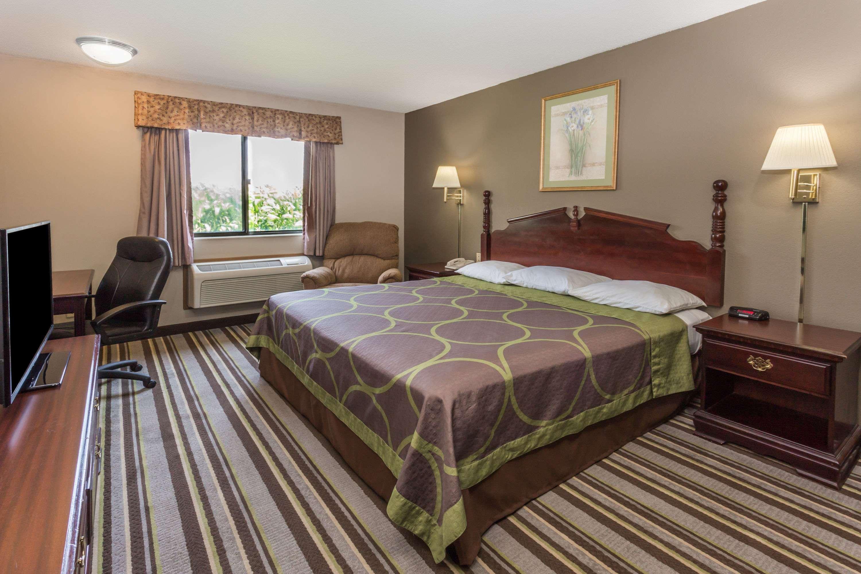 Super 8 By Wyndham Yorkville Luaran gambar