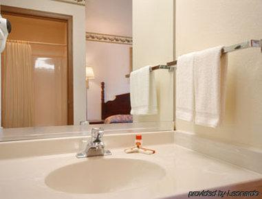 Super 8 By Wyndham Yorkville Bilik gambar